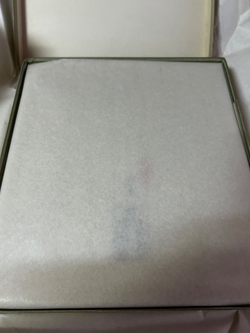 会津塗、堅地家具師、加藤邦吉の大極上、惣黒の重箱 金色の花模箱付き