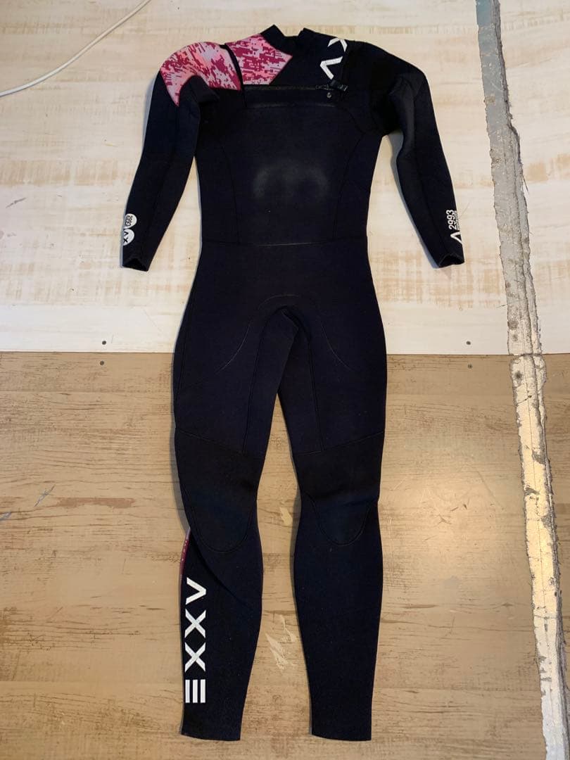 ￼レディースウェットスーツ、ジャーフル　M 3〜5ミリ