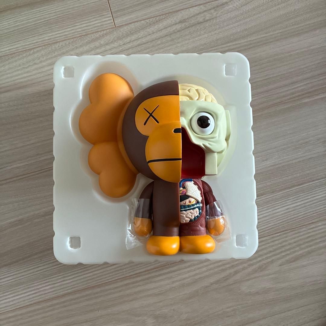 KAWS MILO フィギュア　赤