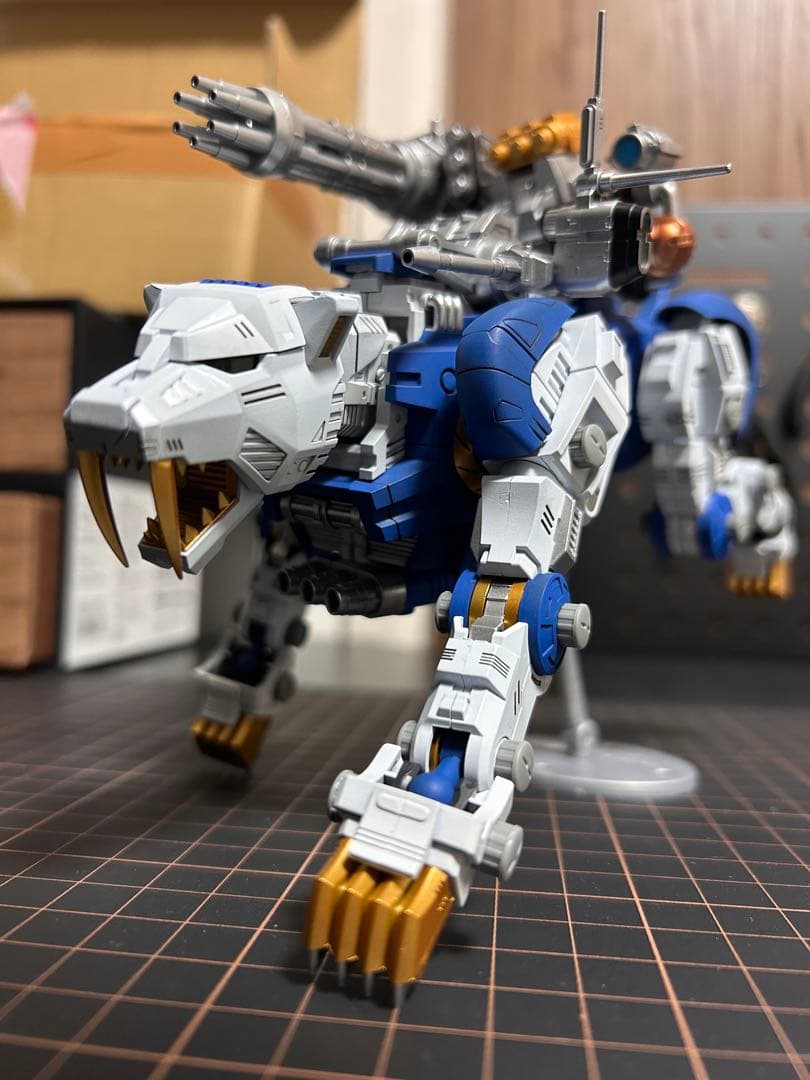 ゾイド　タカラトミー　リアライズ　セイバータイガー(共和国仕様)