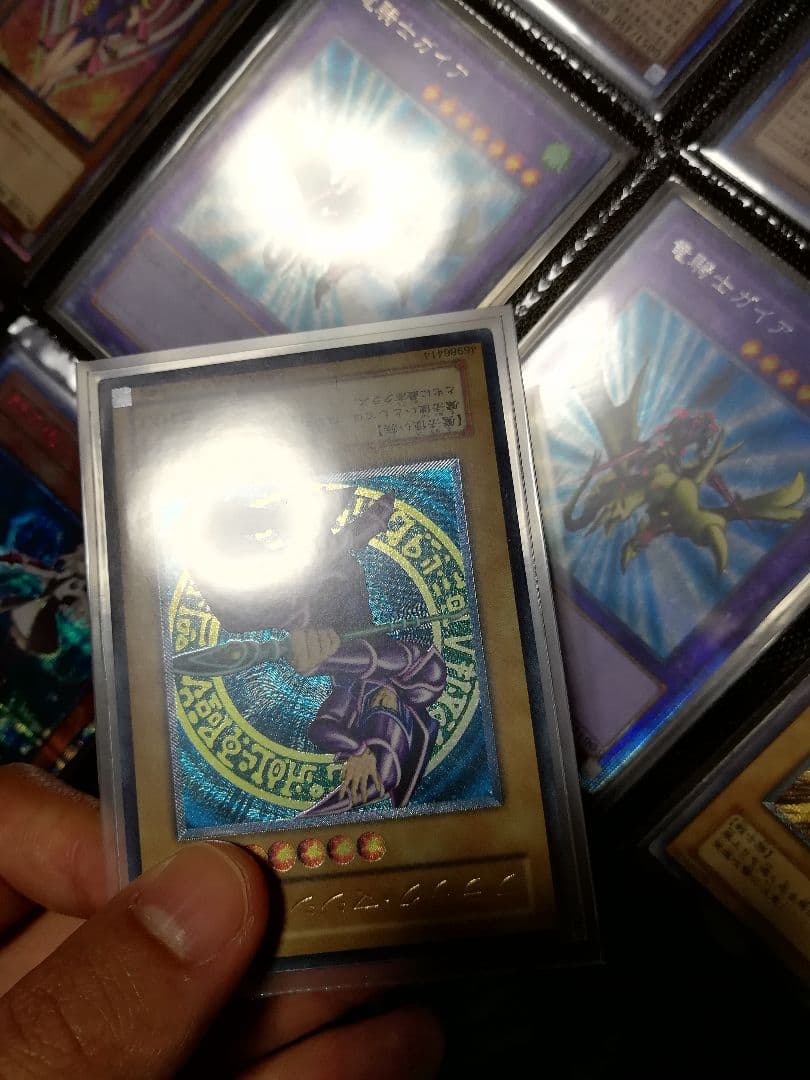 良品　ブラックマジシャン　レリーフ②