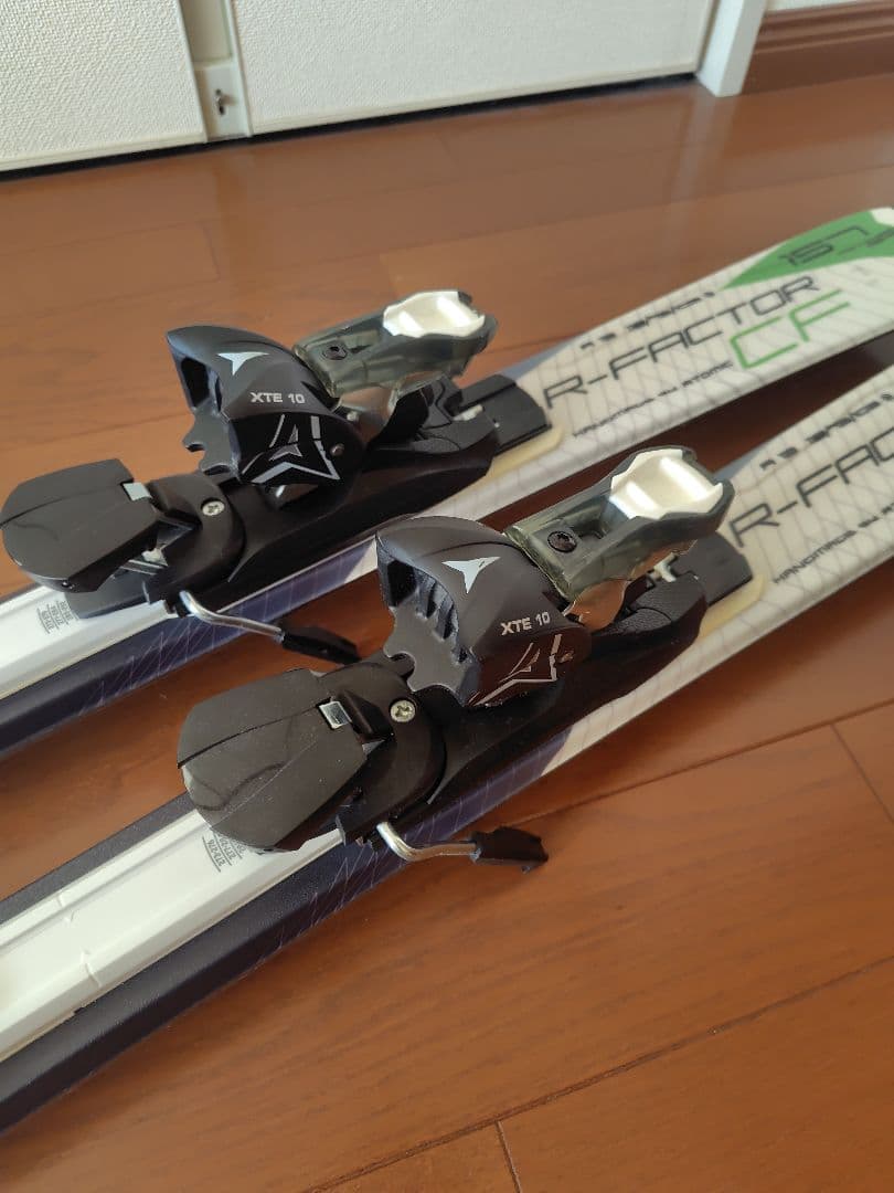 Atomic Perfect スキー 板 ホワイト/グリーン