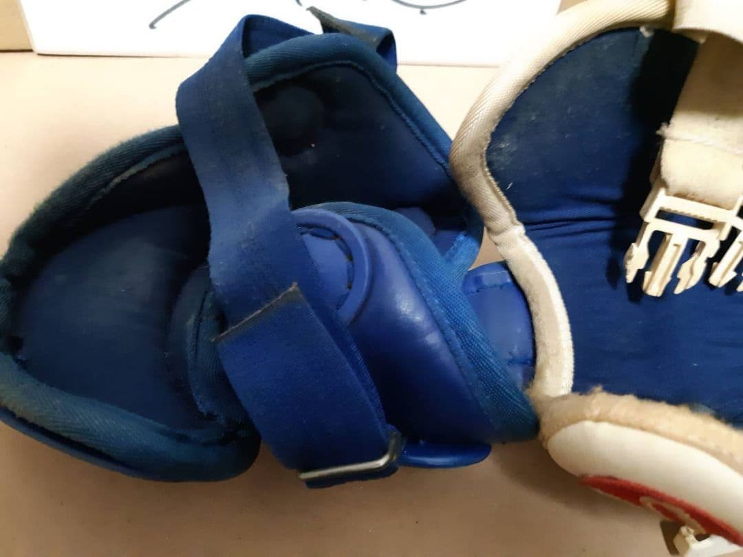 横浜ベイスターズ 駒田徳広サイン入り実使用バッティングレガースとサイン色紙