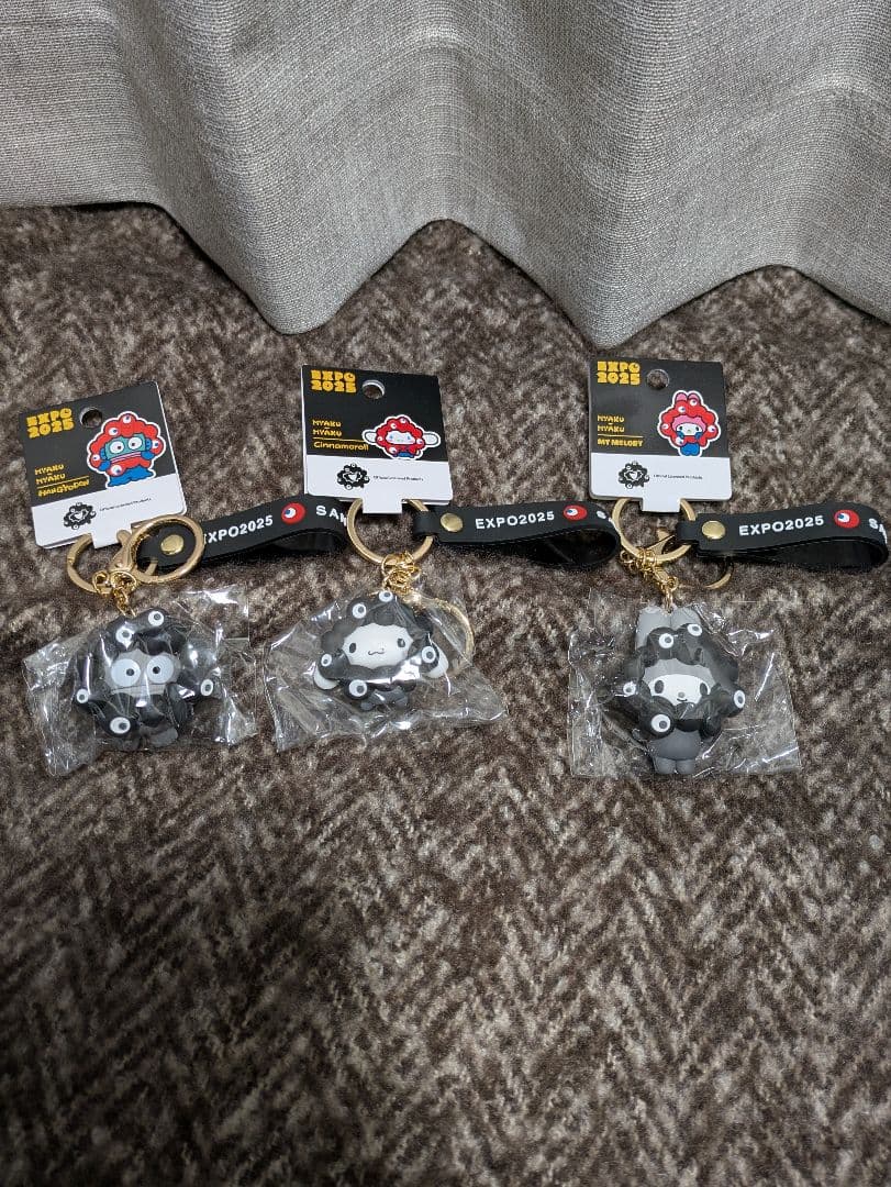 【３つ】サンリオミャクミャク 黒キーホルダー ハンギョドン マイメロ シナモン