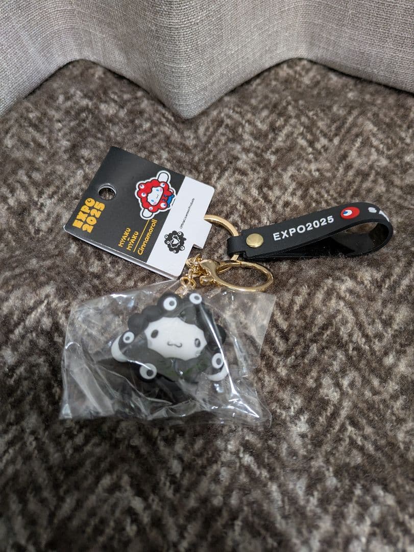 【３つ】サンリオミャクミャク 黒キーホルダー ハンギョドン マイメロ シナモン
