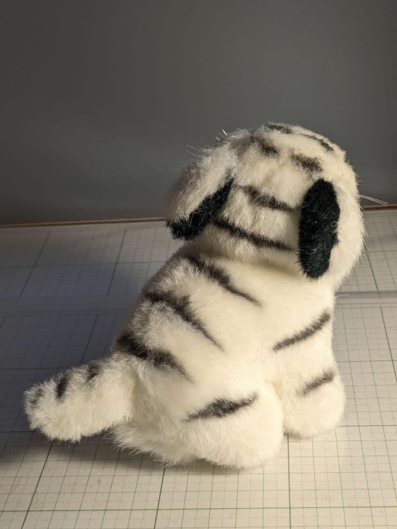 レア　ホワイトタイガー　赤ちゃん　ぬいぐるみ