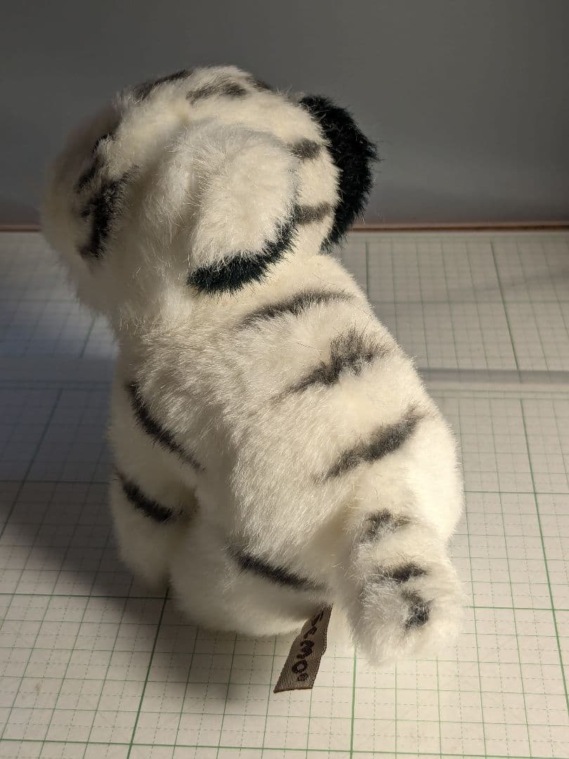 レア　ホワイトタイガー　赤ちゃん　ぬいぐるみ