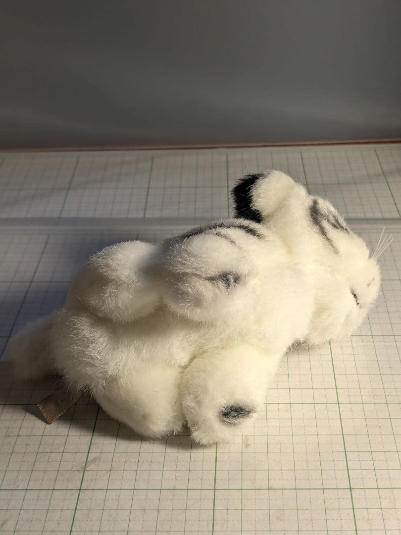 レア　ホワイトタイガー　赤ちゃん　ぬいぐるみ