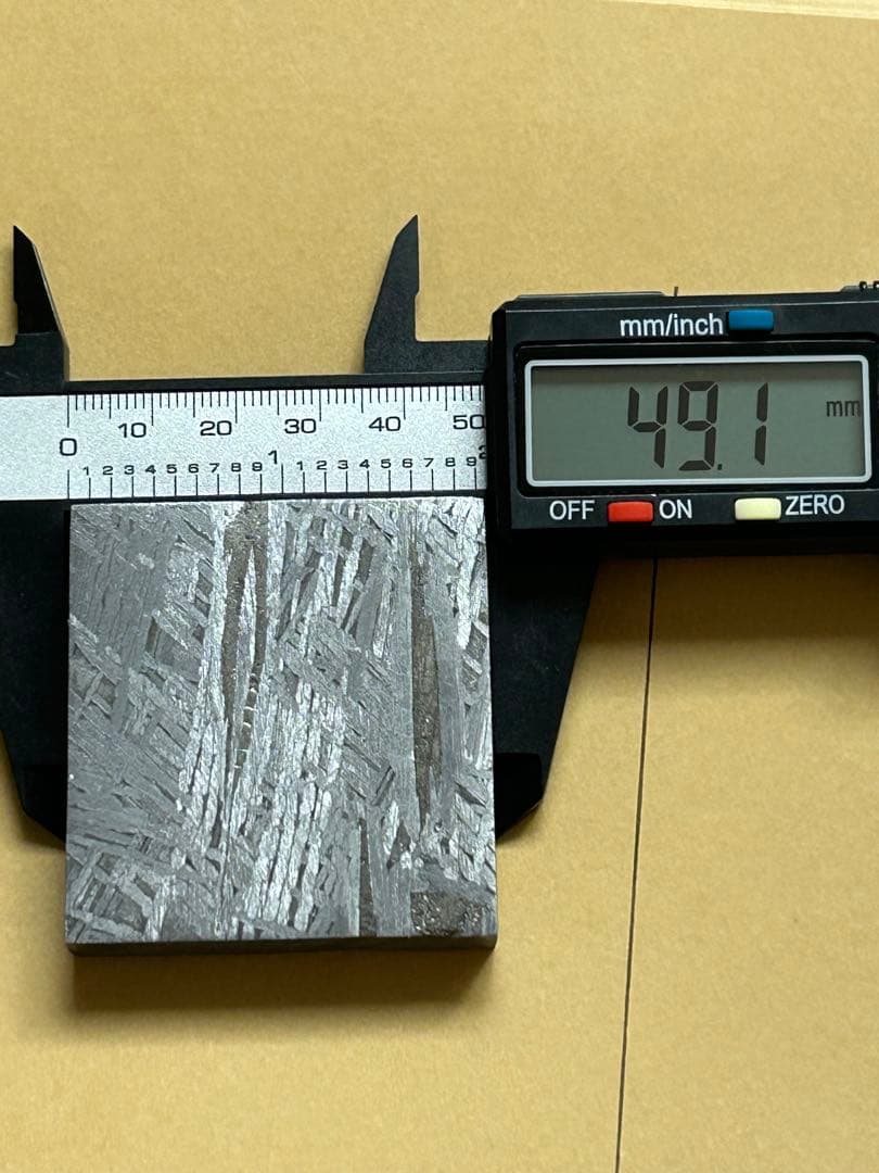 ウ*ル様 アルタイ鉄隕石。美しい四角形。約212.12g