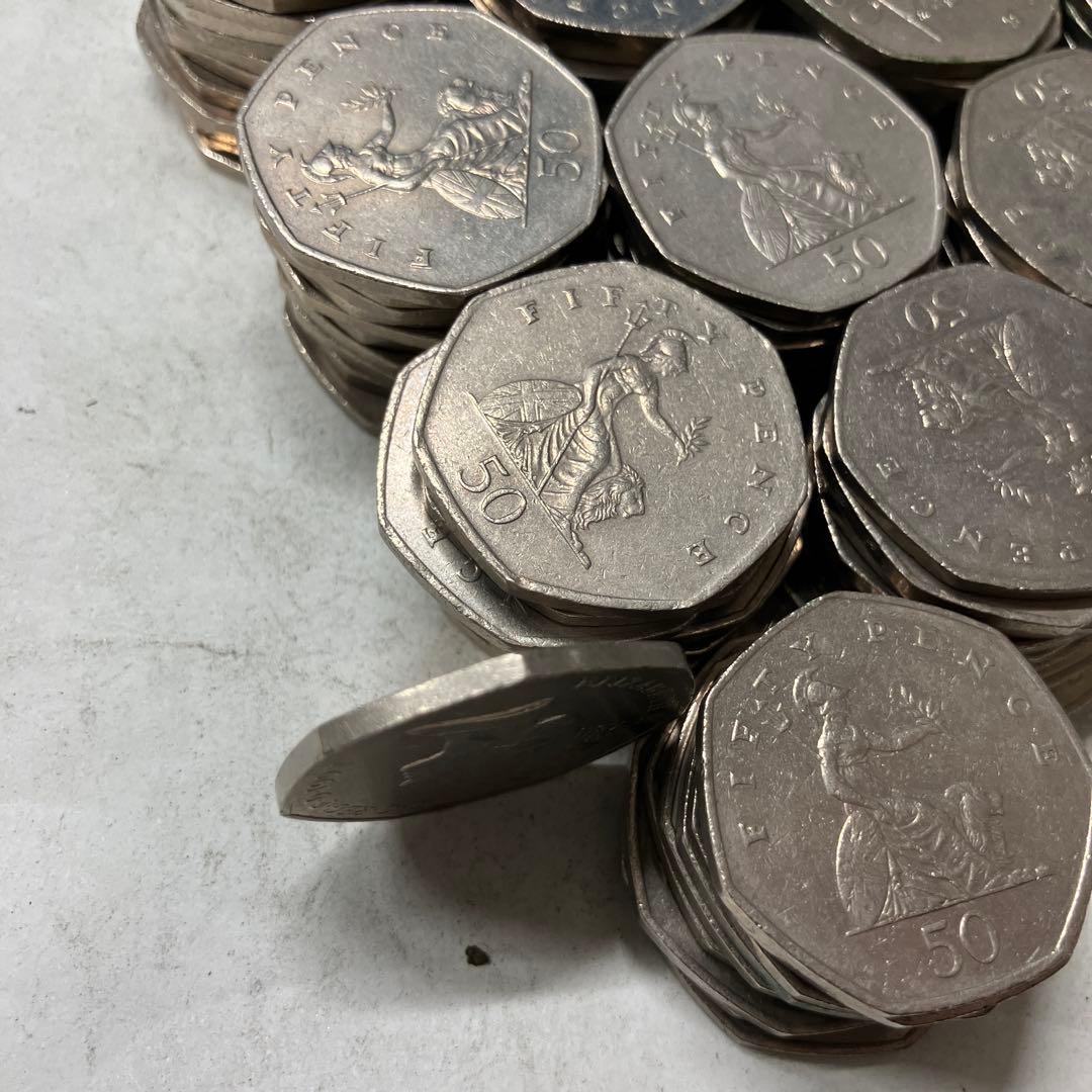 イギリス　50ペンス　エリザベス　新硬貨　薄型　小型　　硬貨