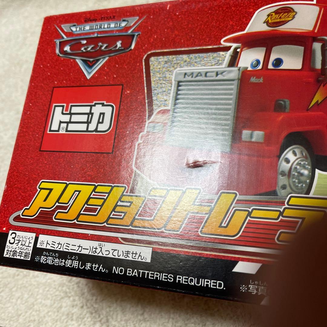 アクショントレーラー　マック　トミカ