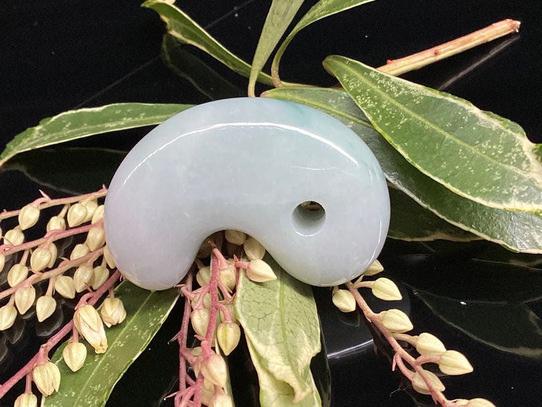 ✳味身良好‼️ 摩訶不思議なパワーの糸魚川翡翠　ジェダイト勾玉　御守り*守護石に‼️