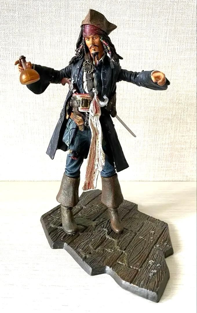 パイレーツオブカリビアン　ジャック・スパロウフィギュア 約30cm