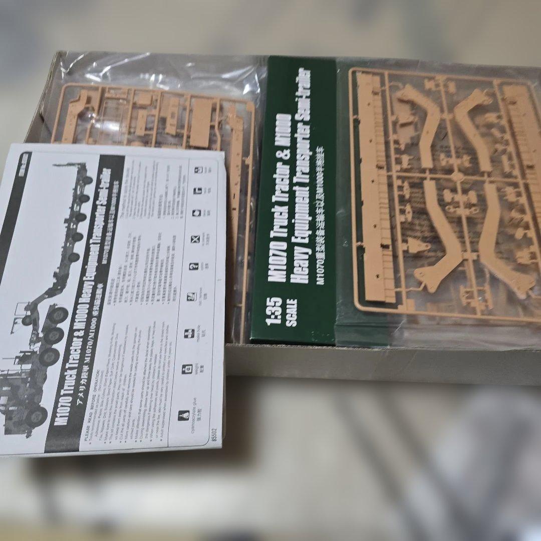 M1070トラックトラクター & M1000重機輸送トレーラー