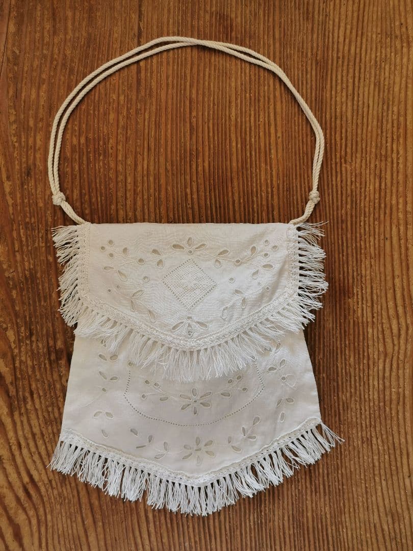 アンティーク 初聖体式 美しいアイレット白糸花刺繍 フリンジ付オモニエールバッグ