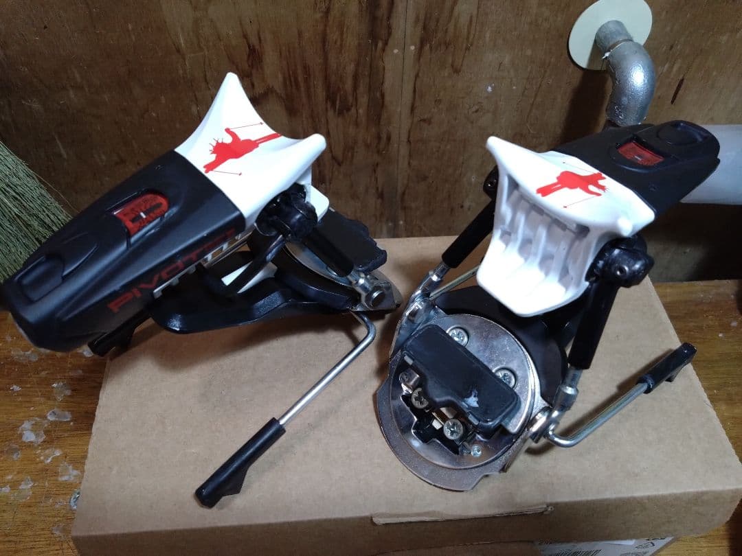 新品未使用★国内正規品LOOKルックPivot15GWスキー金具Henrick