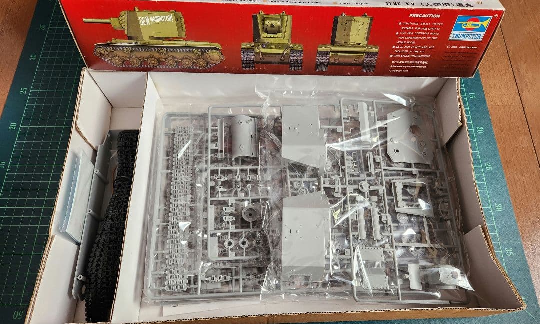 トランペッター 1/35 KV-2先行量産型、KV-2重戦車改、KV-1重戦車改