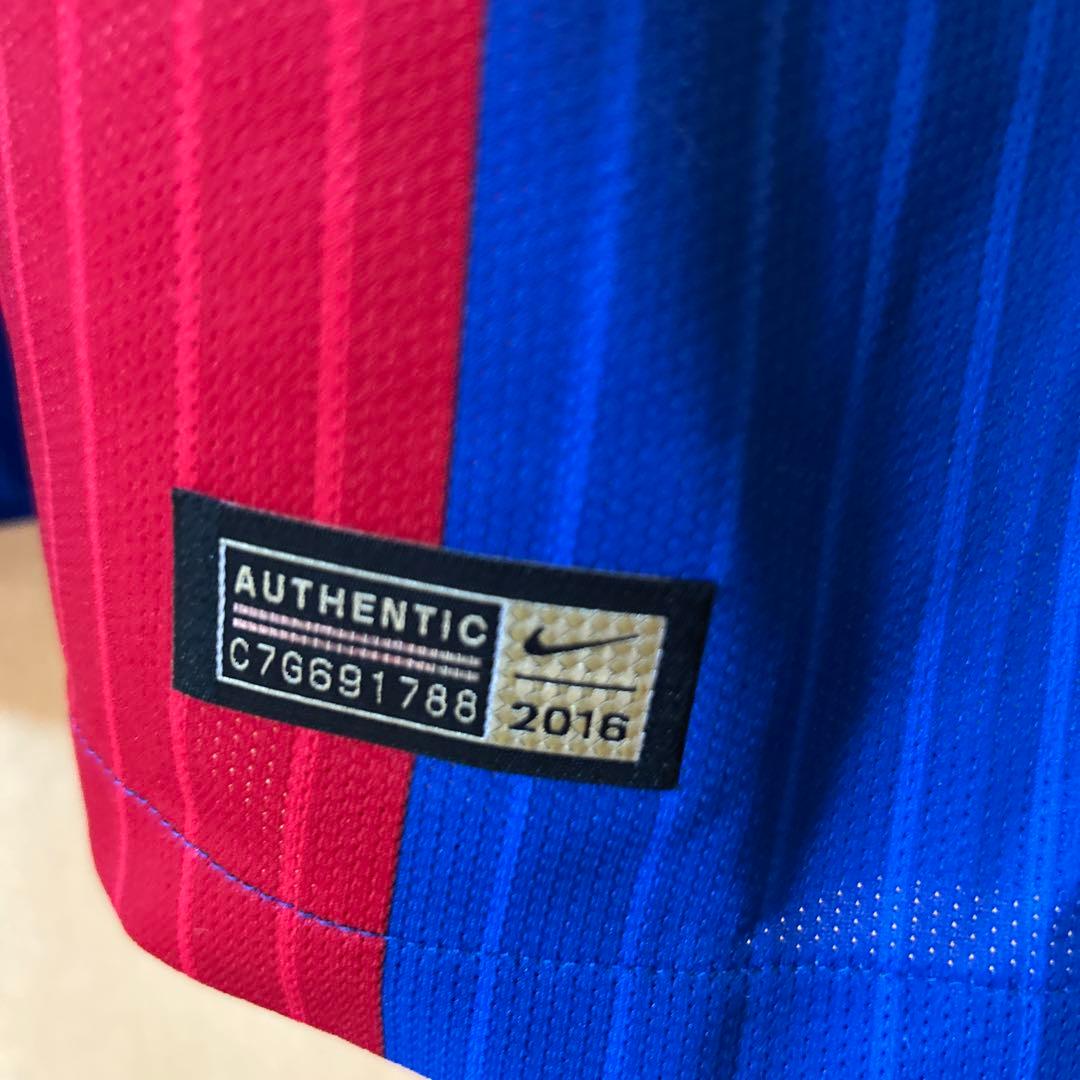 メッシバルセロナスペイン公式ショップで購入しましたソックスもあります