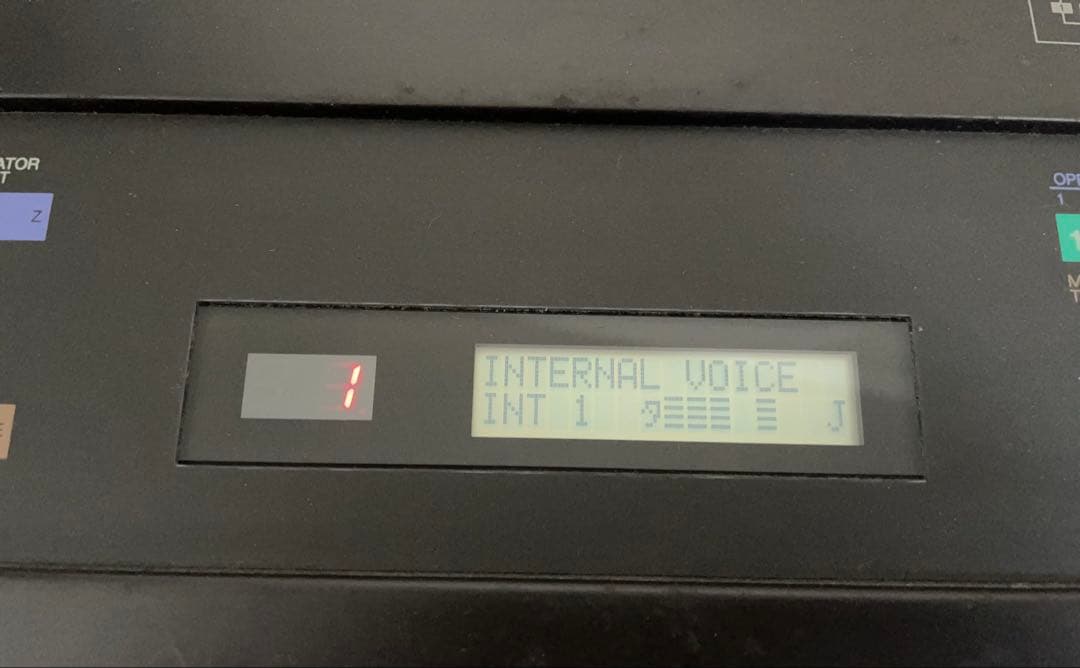 ヤマハ シンセサイザー DX7 ハードケース付き 61鍵盤 32音色