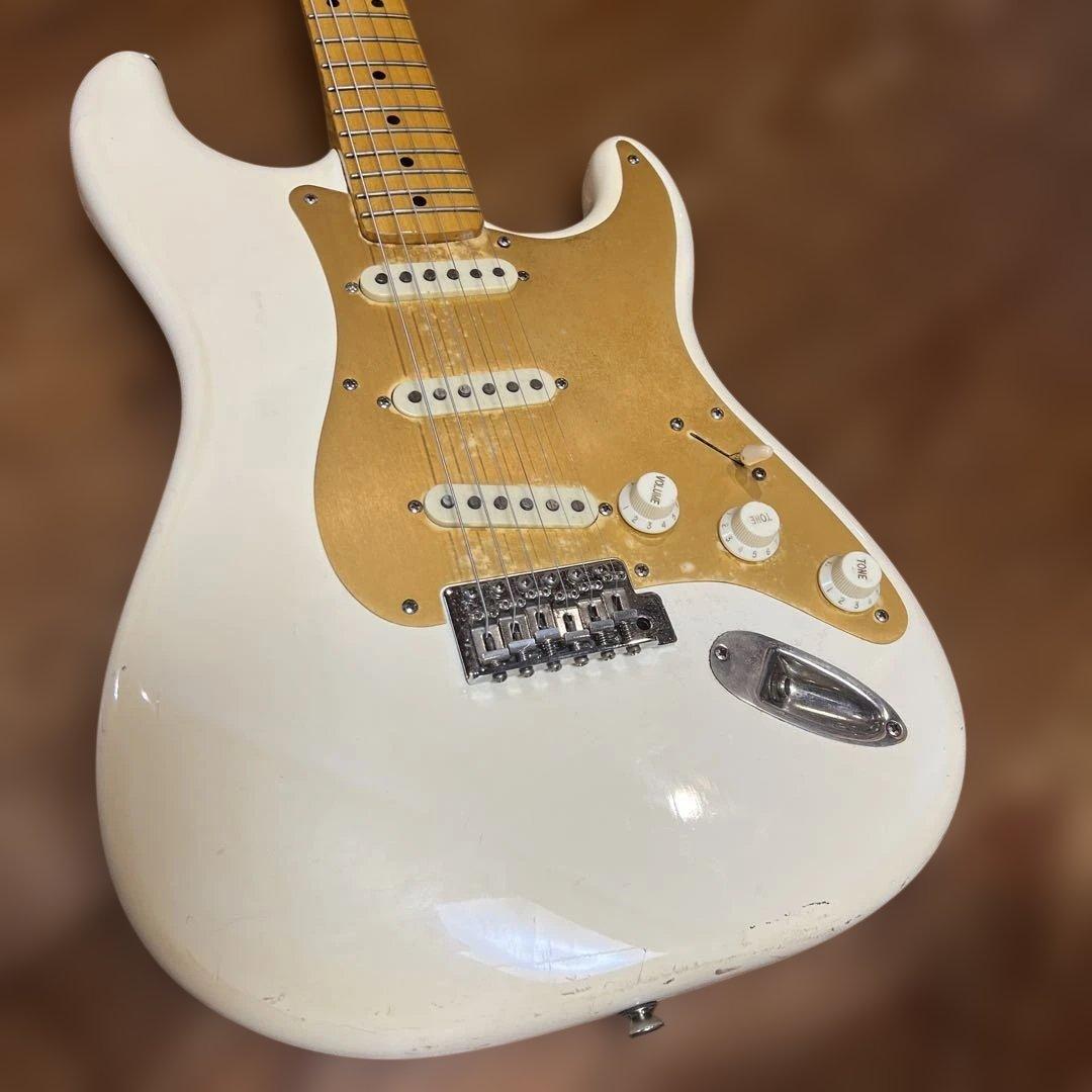 Squier Stratocaster ホワイト