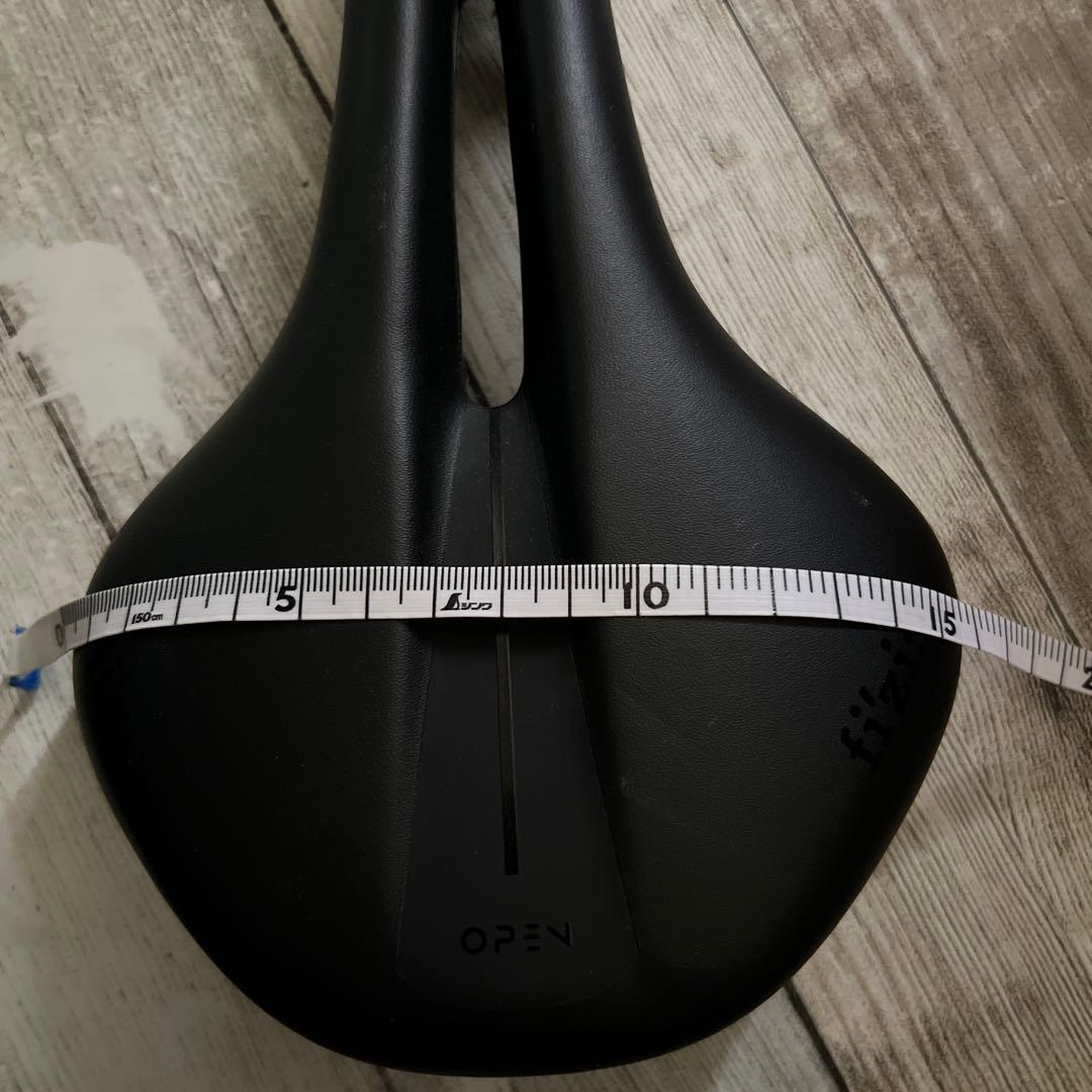 Fizik Antares R3 OPEN Kium サドル @お値下げ中！