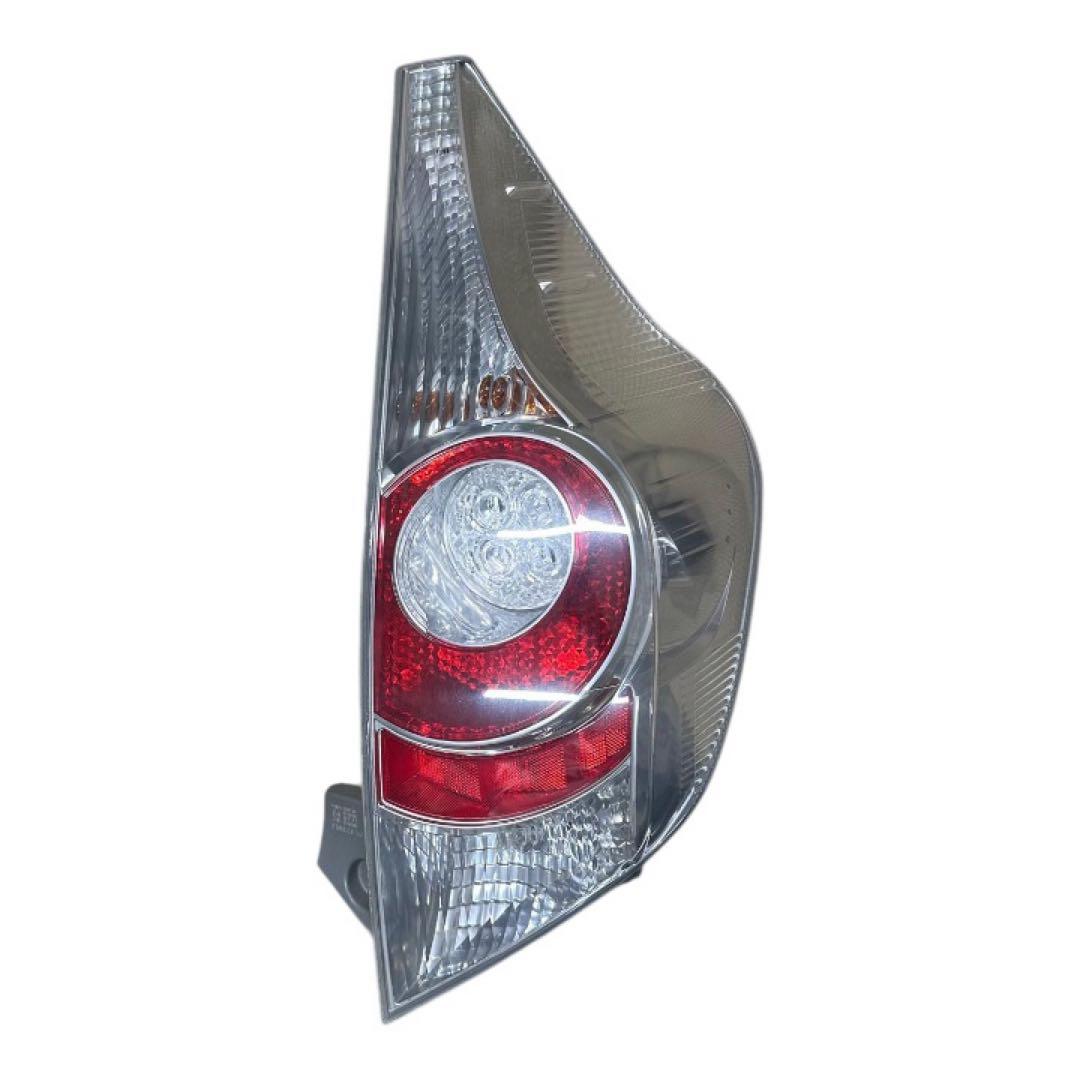 トヨタアクア　テールライト 右 STANLEY 52-252赤/透明