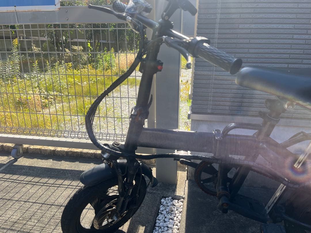 ブラック電動アシスト自転車 折りたたみ式