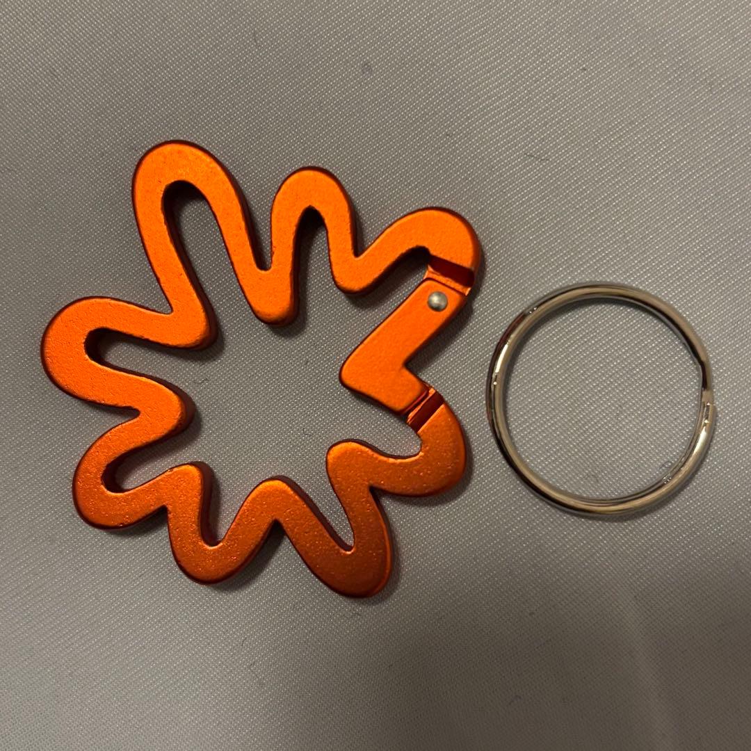 藤井風　オレンジ　カラビナ