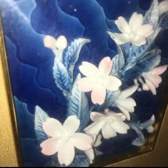 木枠の花の絵画