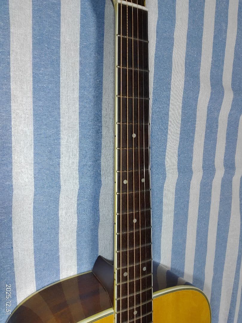 初心者用MORRISのドレッドノートタイプのフォークギターMD-507N美品です