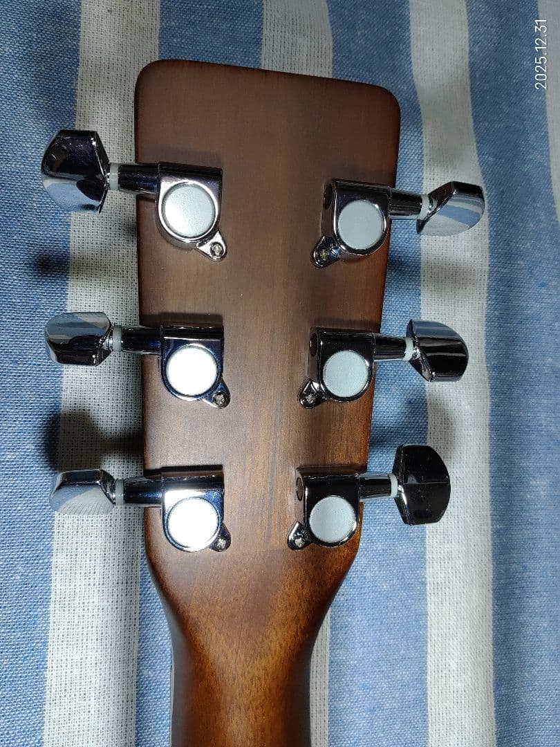 初心者用MORRISのドレッドノートタイプのフォークギターMD-507N美品です