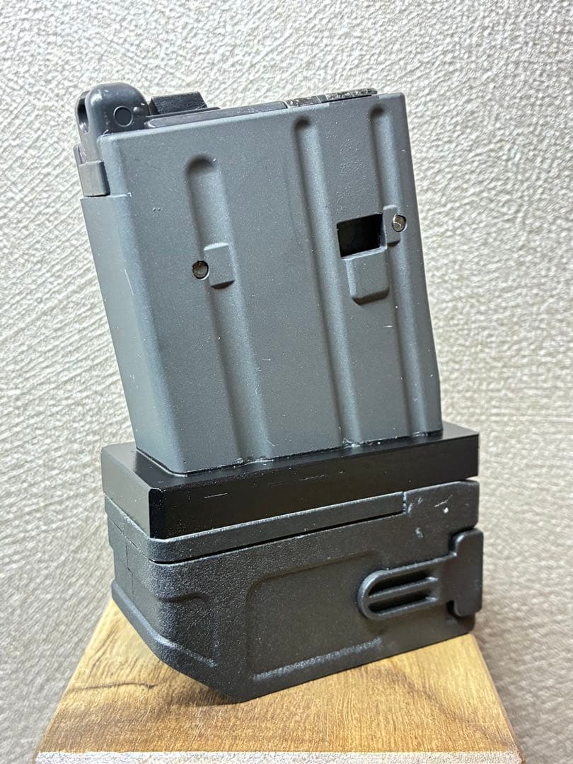 R8-01 東京マルイ GBB M4 マガジンアダプター 外部ソース仕様