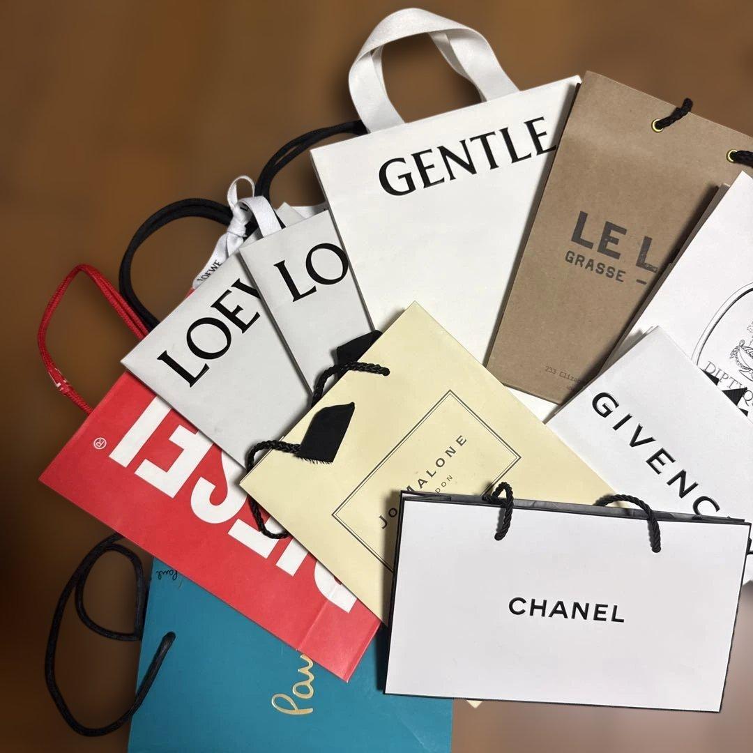CHANELなどのブランドショッパー