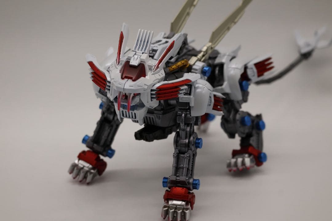 ゾイド　タカラトミー　リアライズ　ブレードライガー