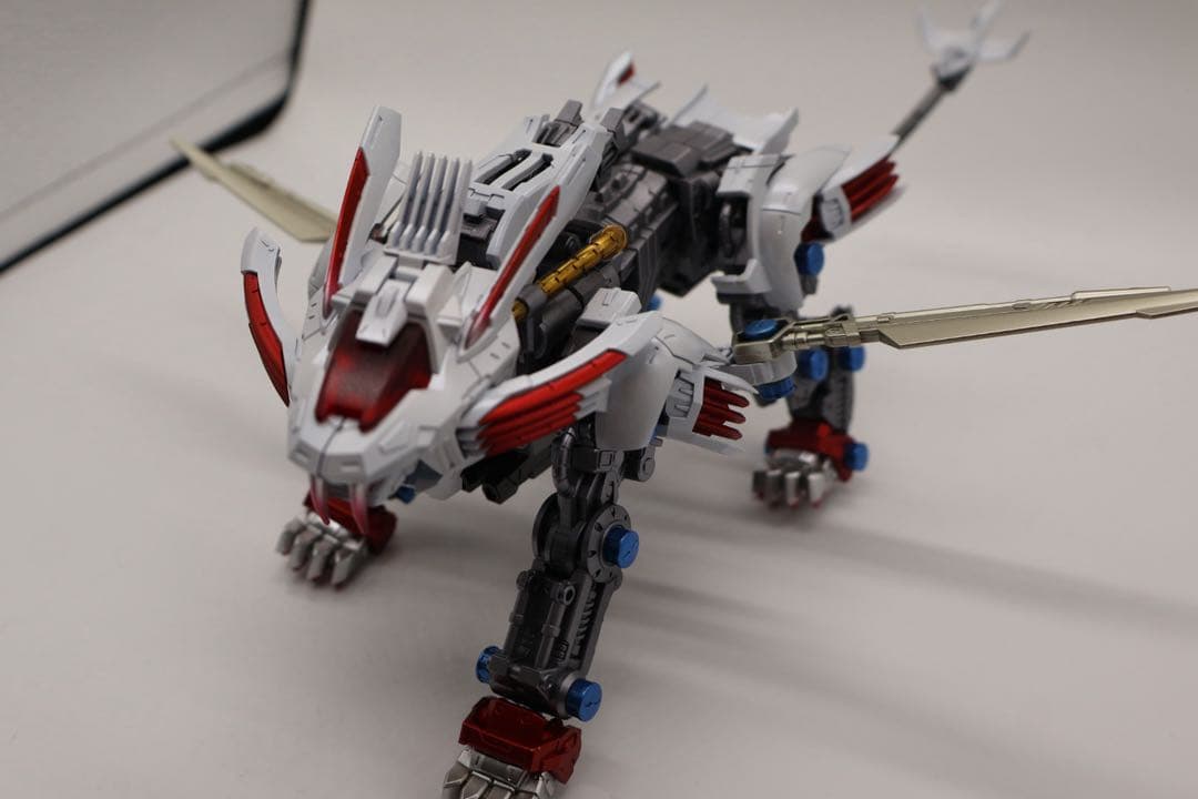 ゾイド　タカラトミー　リアライズ　ブレードライガー