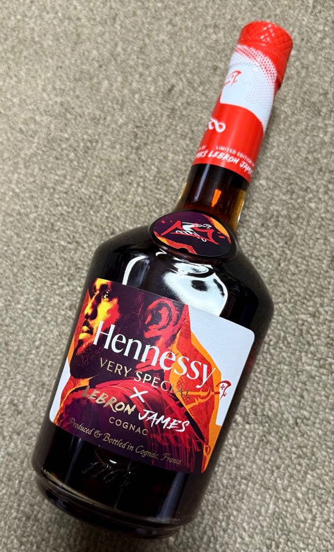 【2本セット】限定品 ヘネシー V.S レブロンリミテッドエディション700ml