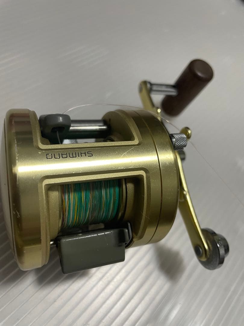SHIMANO シマノ カルカッタ小船400（PEライン1.2号200m巻済み）