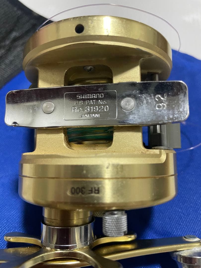 SHIMANO シマノ カルカッタ小船400（PEライン1.2号200m巻済み）