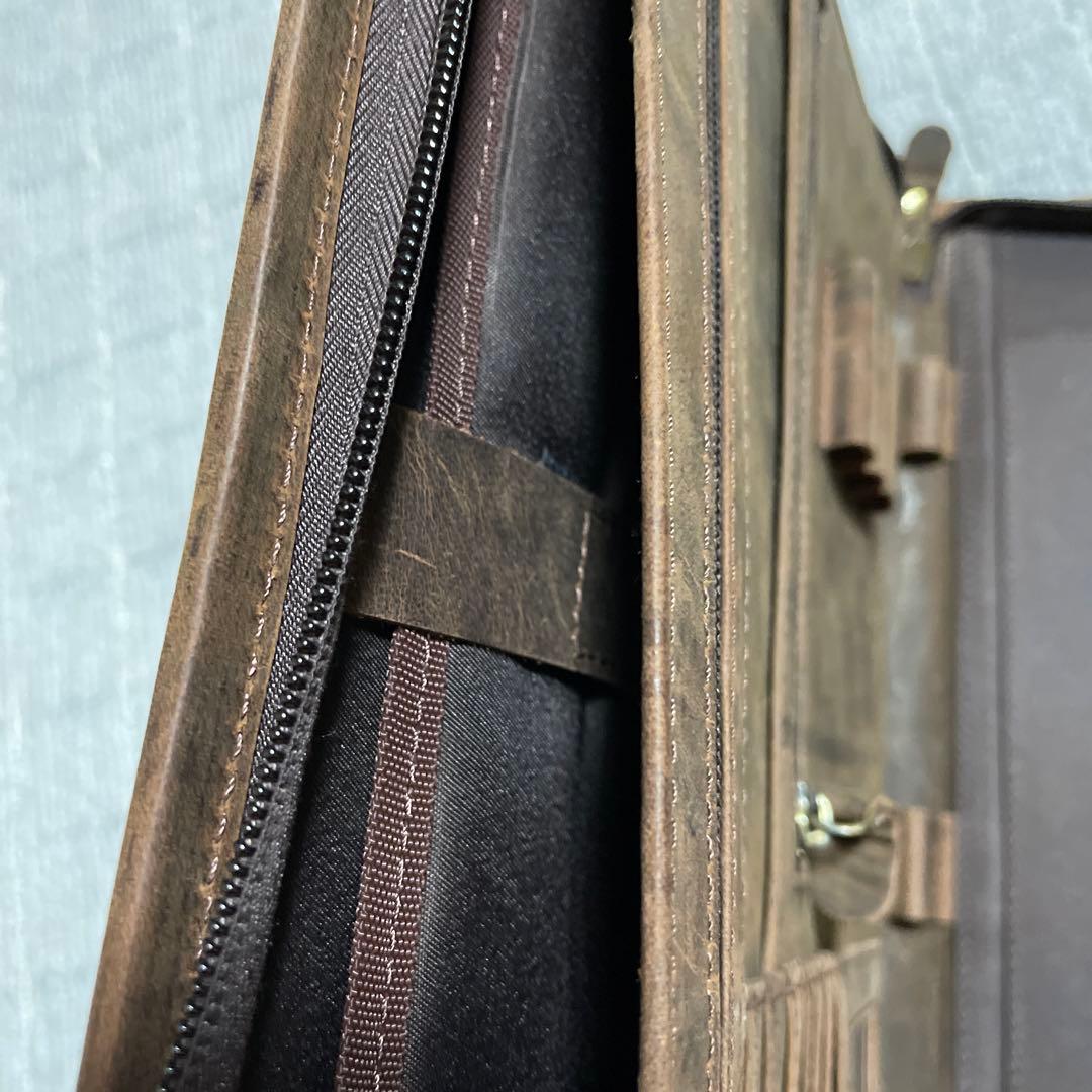 新品未使用品！本革製レザーパッドフォリオ　ラウンドファスナー　A4 ギフトペン付