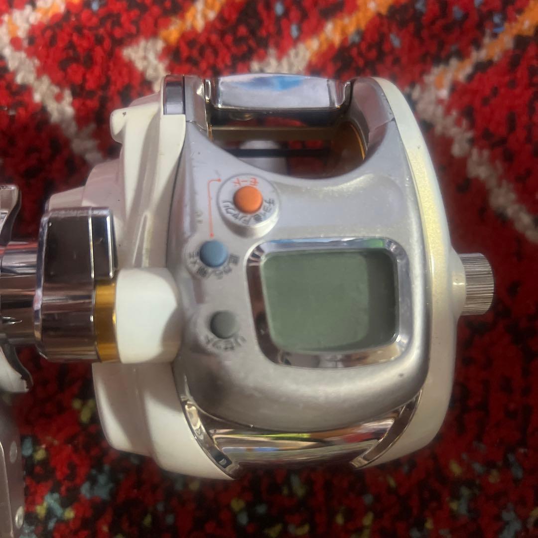 (ジャンク品)デジタル表示付き電動リール ホワイト/シルバー