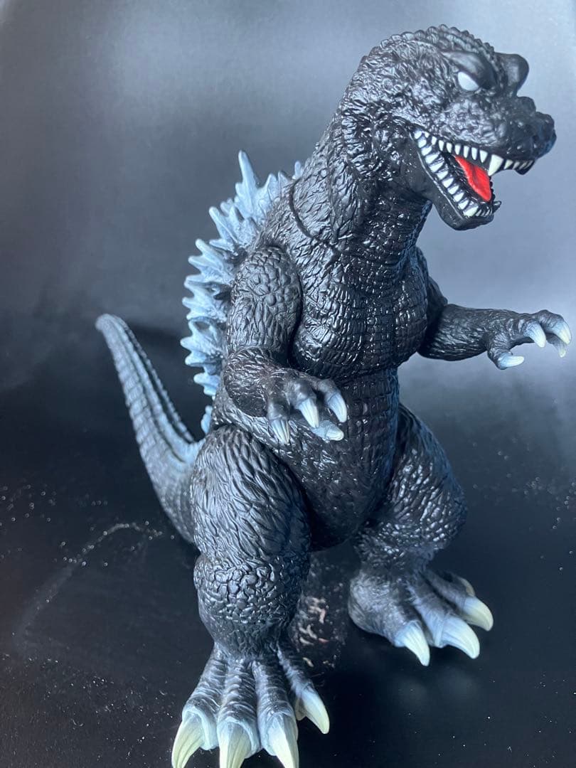 ゴジラ 2001・バンダイ　全長23センチ　美品