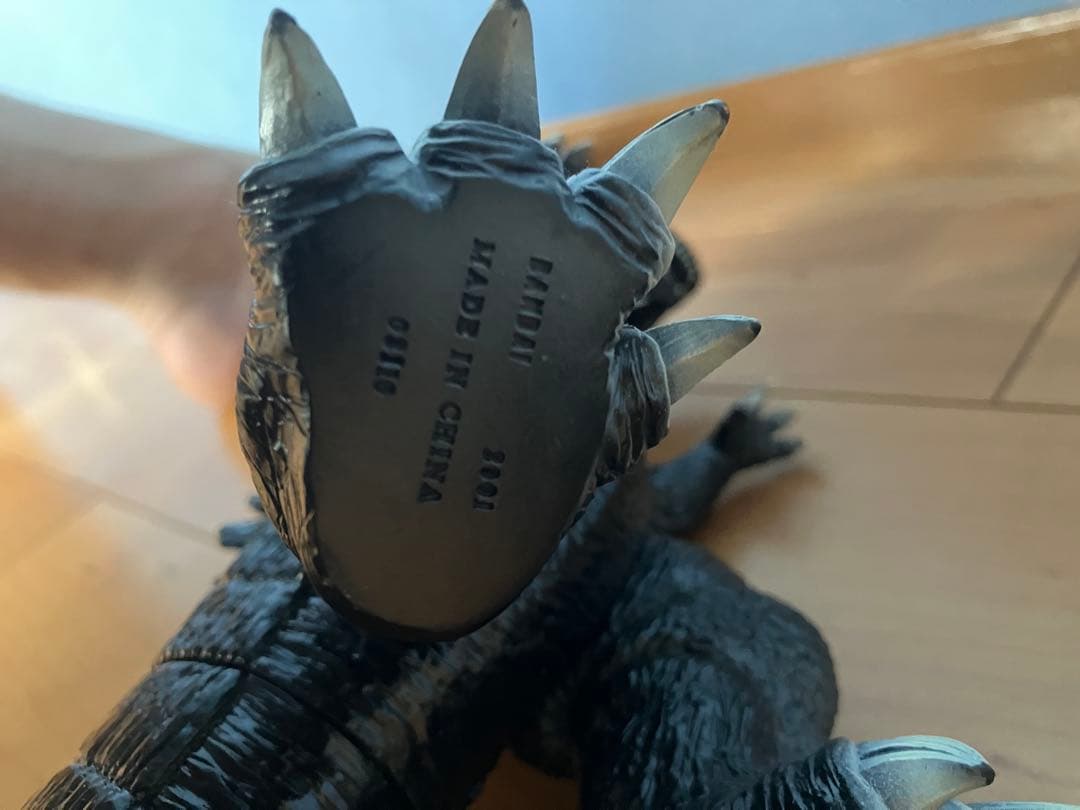 ゴジラ 2001・バンダイ　全長23センチ　美品