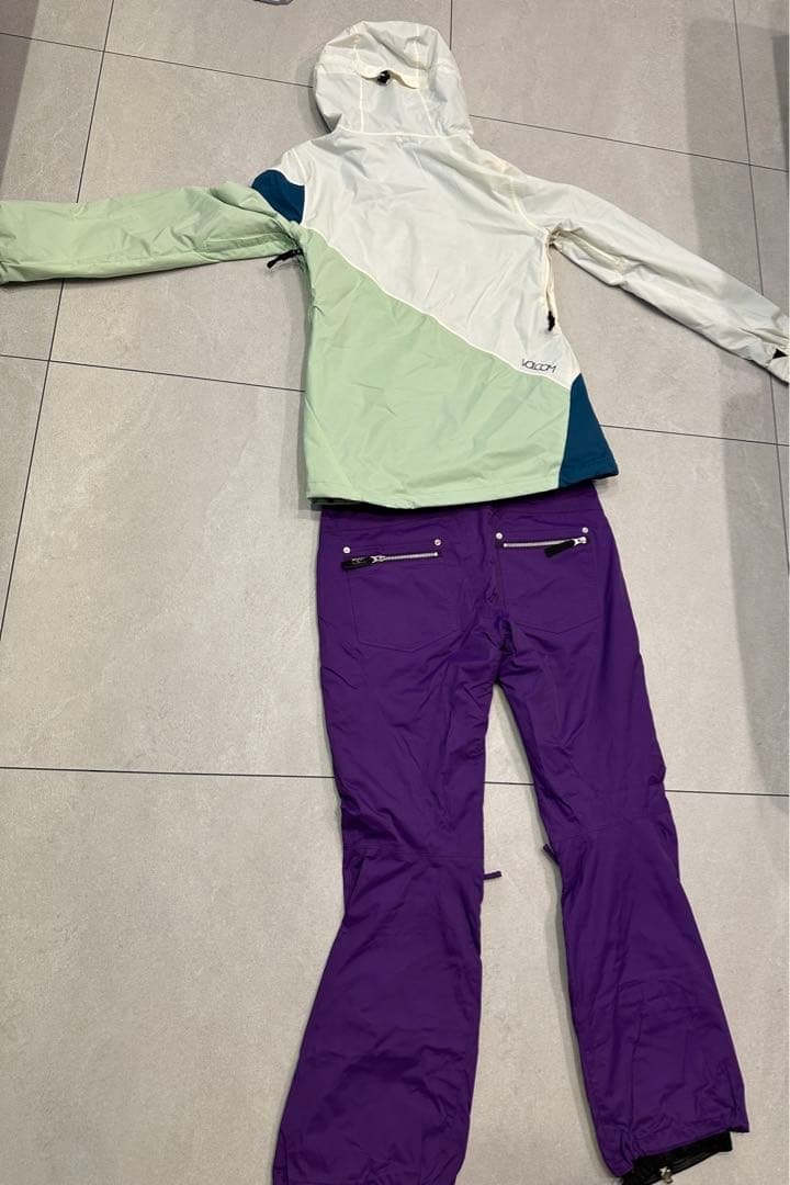 VOLCOM NIKITA ボードウェア　上下セット