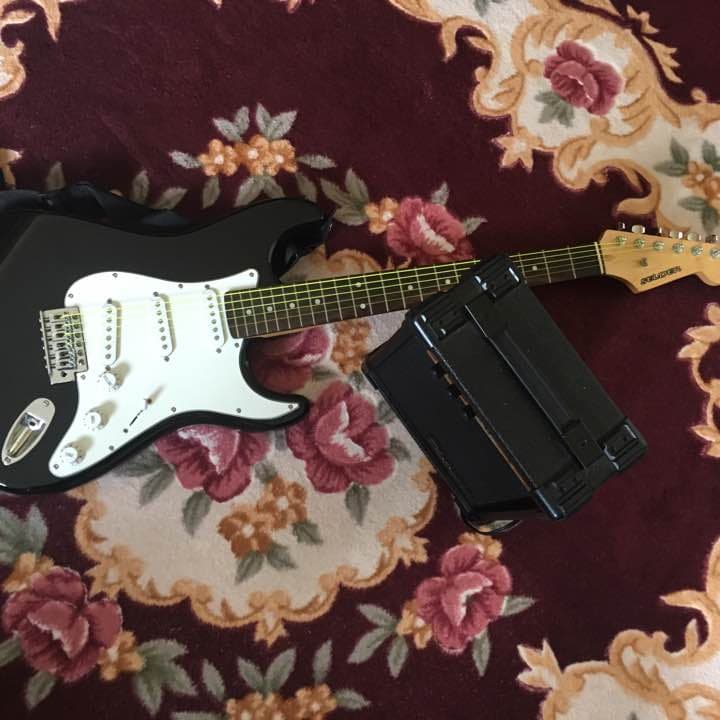 エレキギターとアンプ