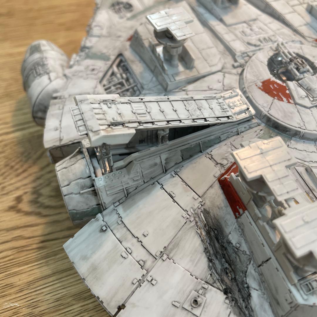 ミレニアム・ファルコン 1/144 LEDライト付き