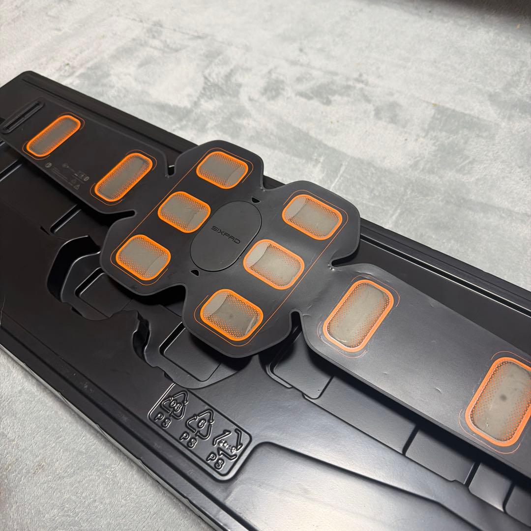 【動作確認済】シックスパッド 本体 ジェルシート6枚×4 充電コード・説明書付き