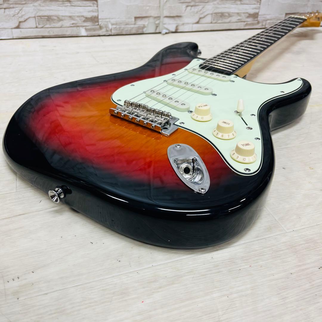 美品 Bacchus UNIVERSE SERIES ストラトタイプエレキギター