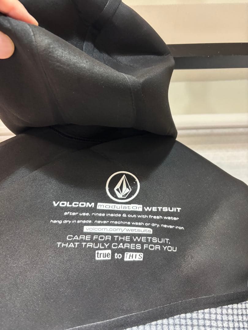 新品VOLCOM ボルコム セミドライ 5ミリフード 真冬ウェットスーツメンズL