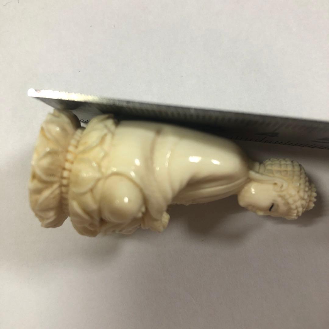 天然素材　観音様彫刻　仏像　置物　根付