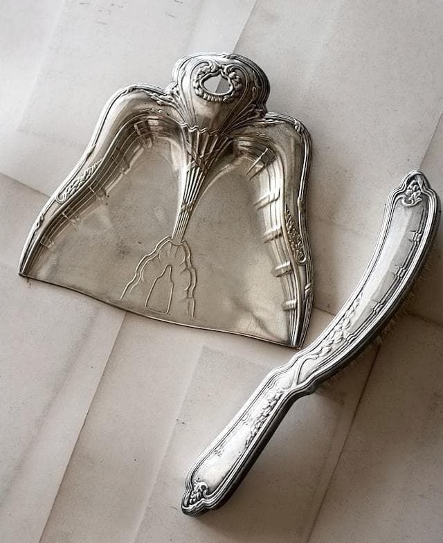 1900s フランス アールデコ 銀の蔦葉とダストパン＆ブラシ アンティーク